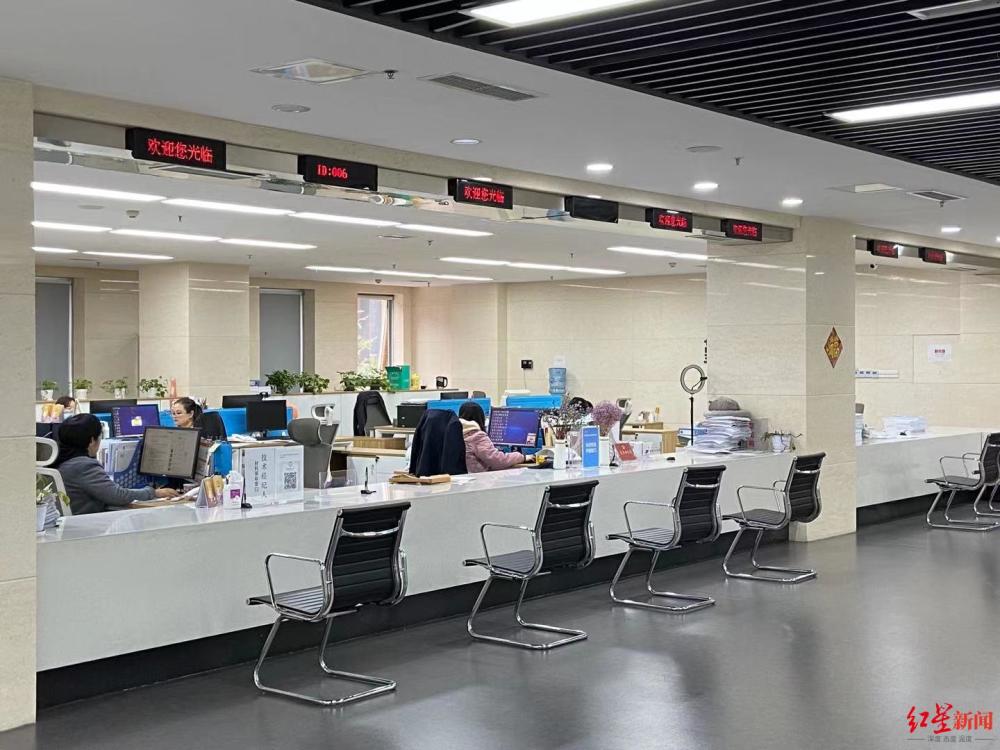 成都技術經紀人“一對一”服務 解決川渝企業科技成果交易流程疑問