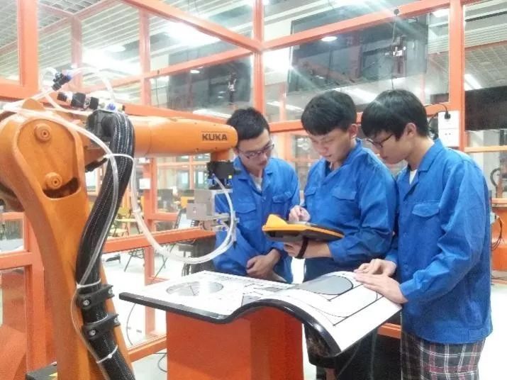 服務看高職 技術咨詢賦能產業新動能